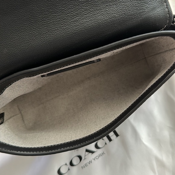 Coach x Basquiat crossbody shoulder bag. Coach rogue crossbody 20. Preloved - Picture 5 of 10